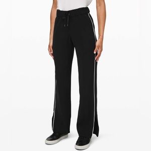 Lululemon On the Right Track Pants Black - size 8